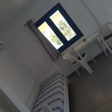 Louis Armeos Aparthotel 3*